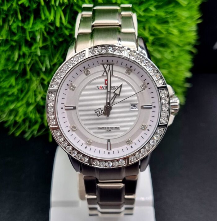 NAVIFORCE 9187 Men's Watch l Crystal Accents